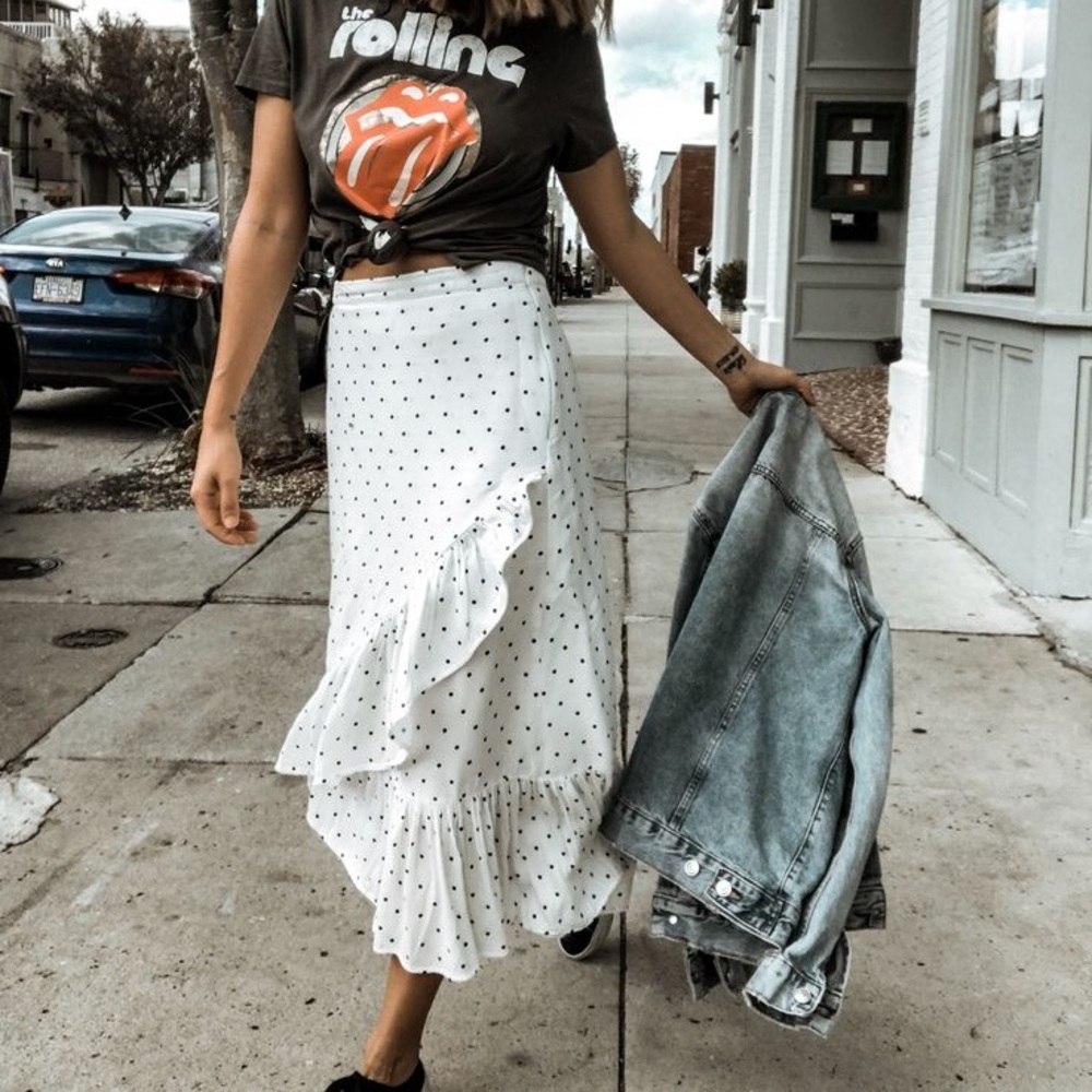 H&M White Satin Ruffle Polka Dot Skirt ⚪️⚫️